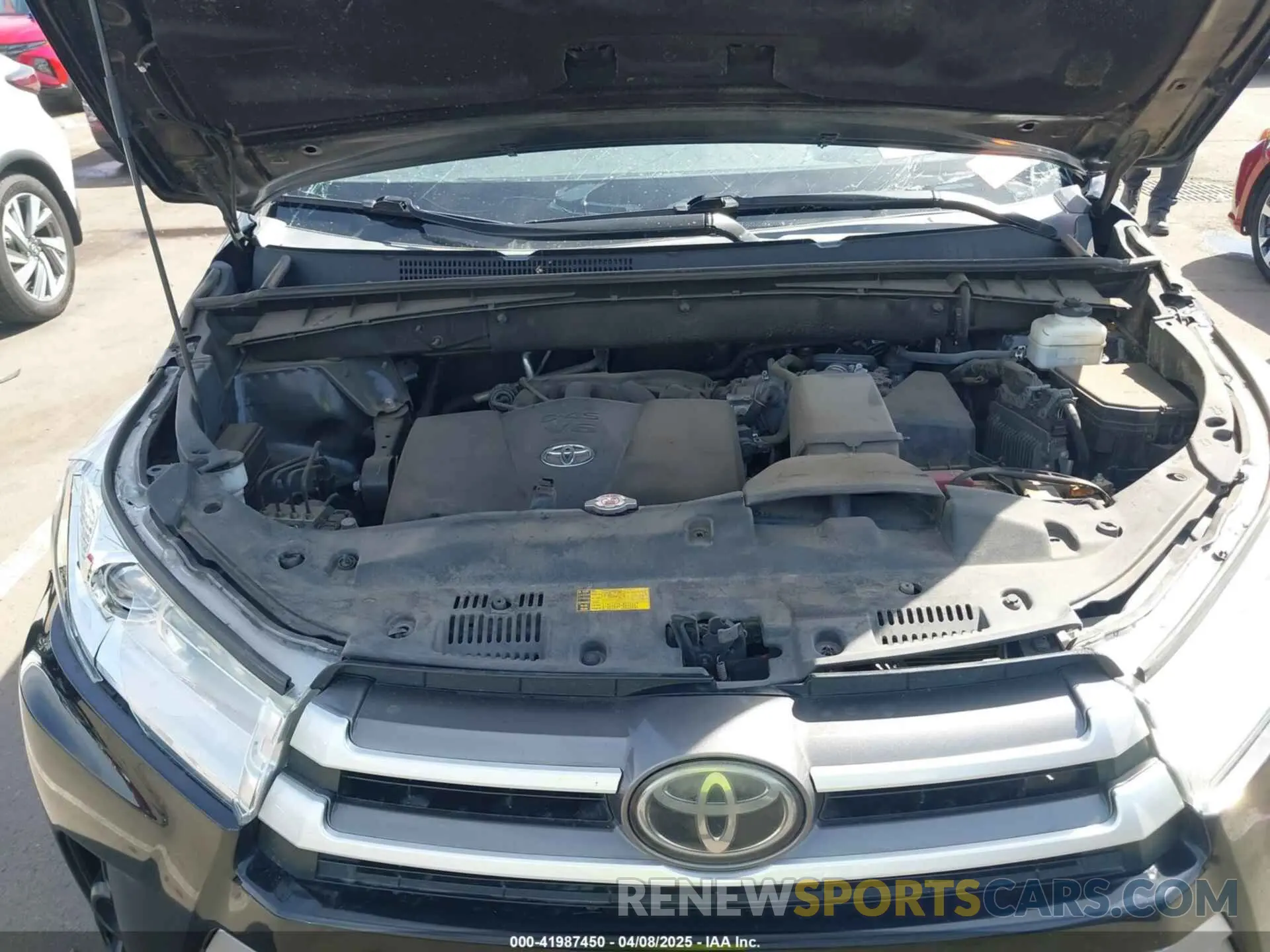 10 fotografías del automóvil dañado 5TDZZRFH0KS305514 TOYOTA HIGHLANDER 2019