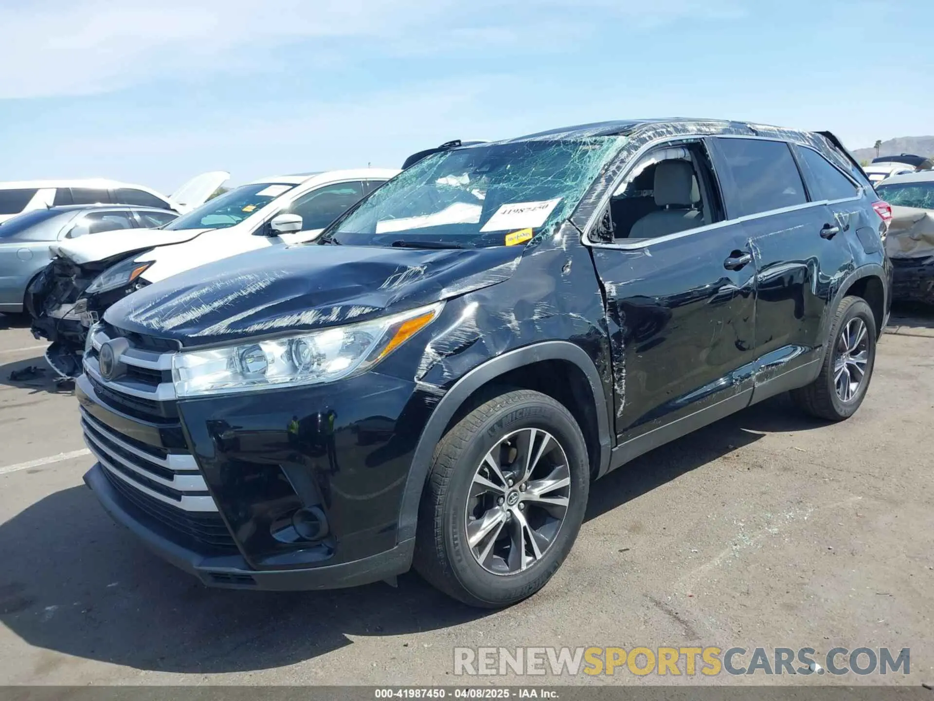 2 fotografías del automóvil dañado 5TDZZRFH0KS305514 TOYOTA HIGHLANDER 2019