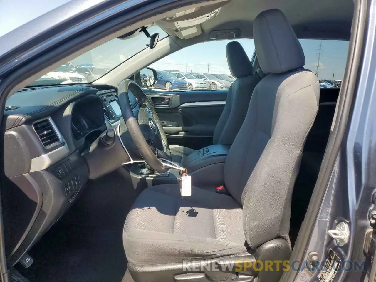7 fotografías del automóvil dañado 5TDZZRFH0KS324788 TOYOTA HIGHLANDER 2019