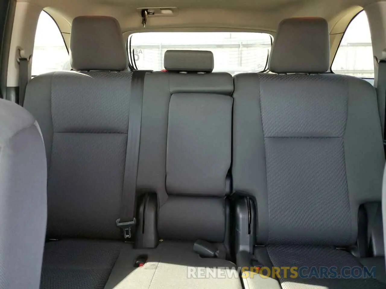 10 fotografías del automóvil dañado 5TDZZRFH0KS327965 TOYOTA HIGHLANDER 2019