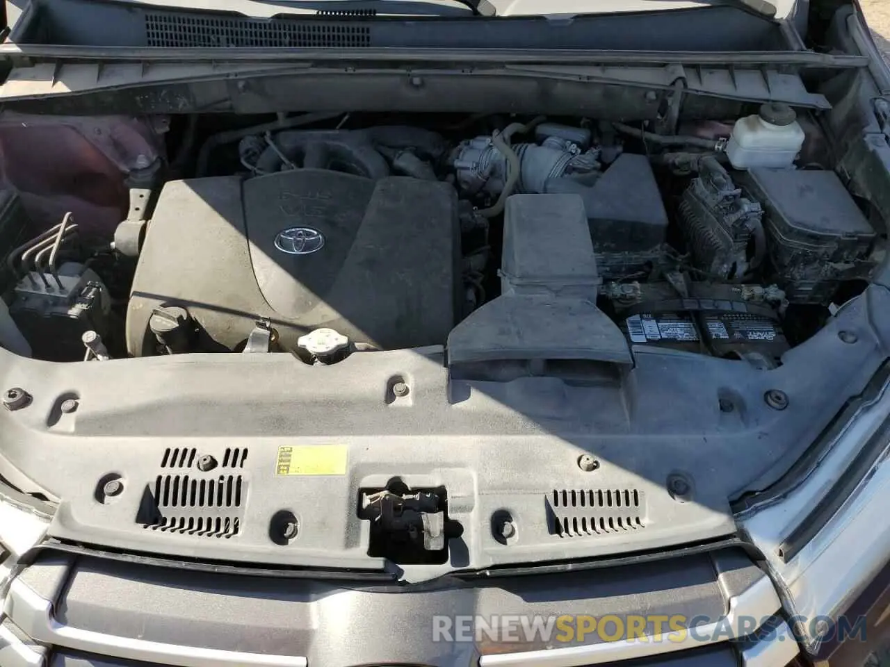 14 fotografías del automóvil dañado 5TDZZRFH0KS327965 TOYOTA HIGHLANDER 2019