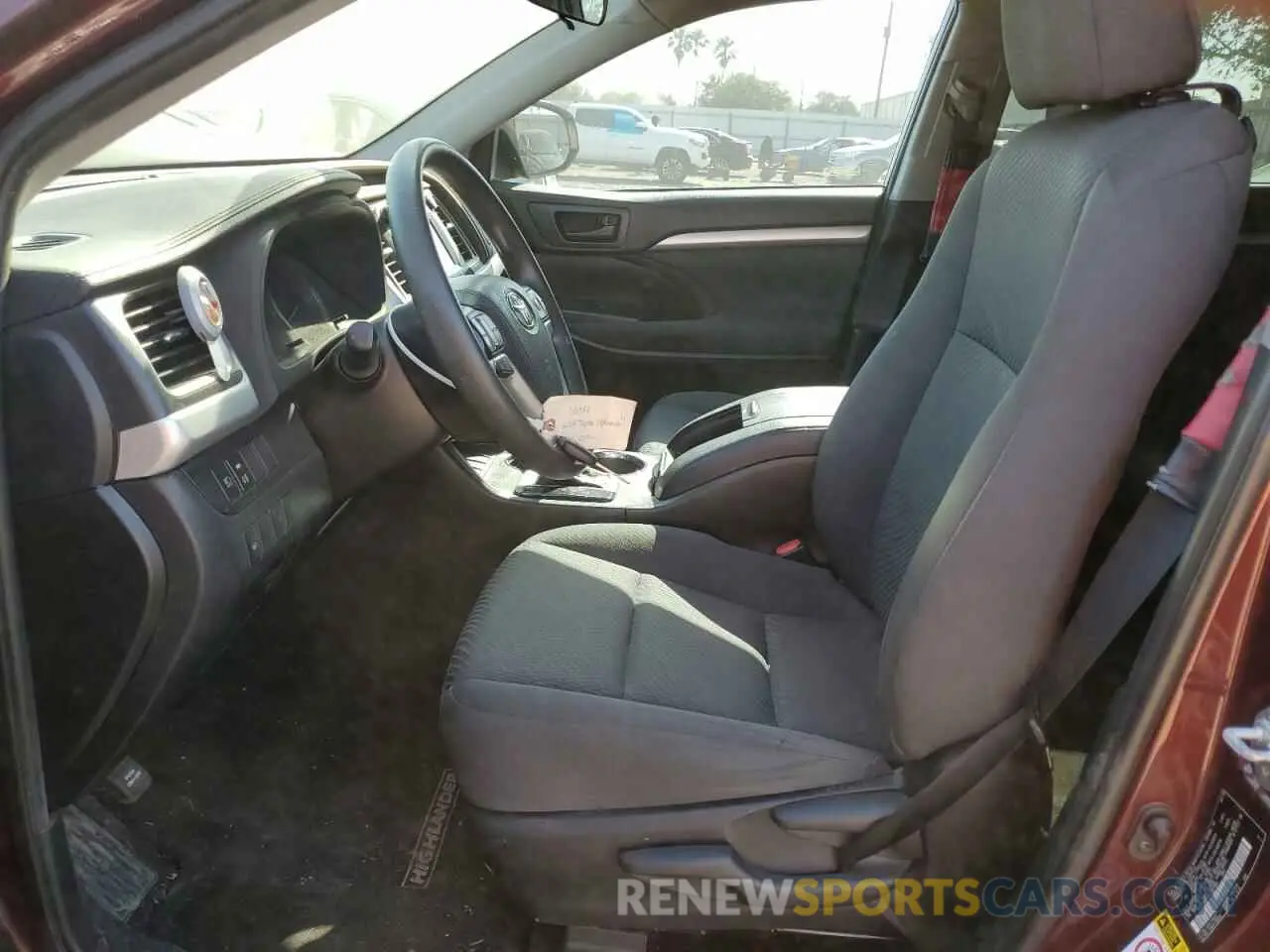 7 fotografías del automóvil dañado 5TDZZRFH0KS327965 TOYOTA HIGHLANDER 2019