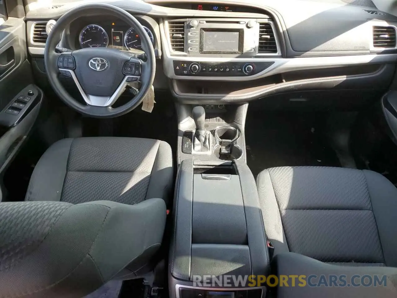 8 fotografías del automóvil dañado 5TDZZRFH0KS327965 TOYOTA HIGHLANDER 2019