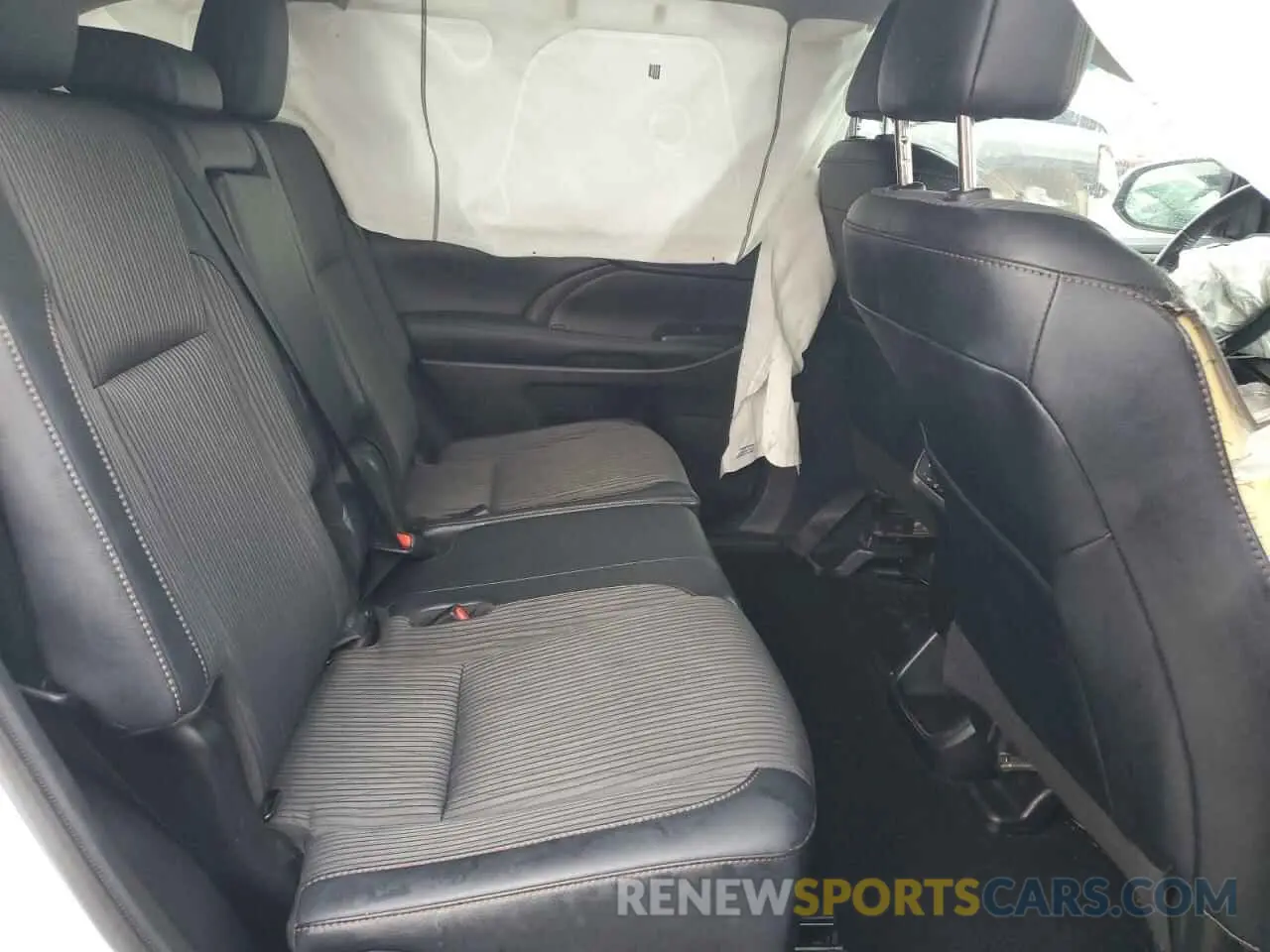 11 fotografías del automóvil dañado 5TDZZRFH0KS328307 TOYOTA HIGHLANDER 2019