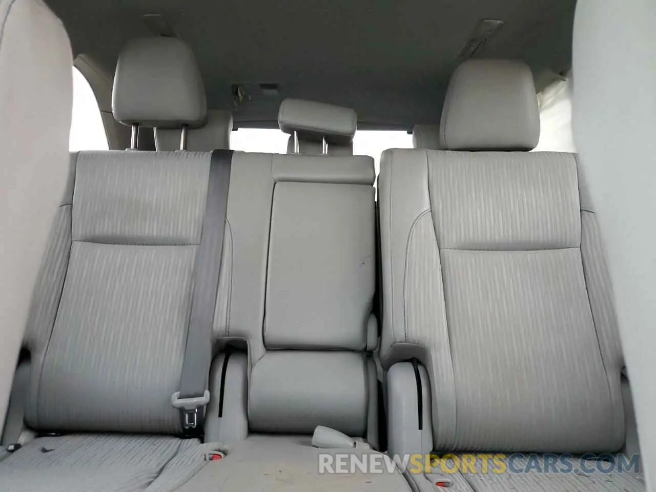 10 fotografías del automóvil dañado 5TDZZRFH0KS351764 TOYOTA HIGHLANDER 2019
