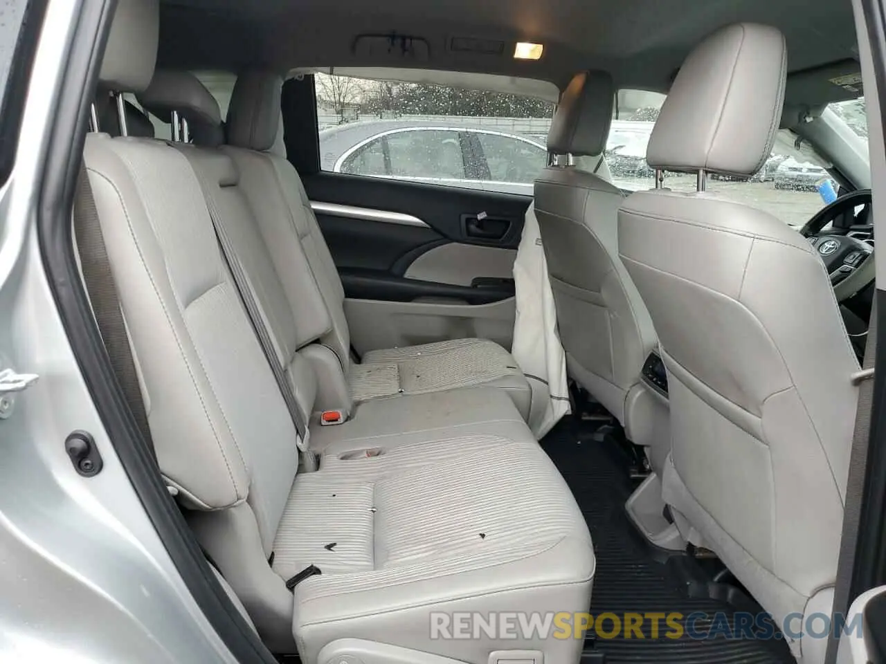 11 fotografías del automóvil dañado 5TDZZRFH0KS351764 TOYOTA HIGHLANDER 2019