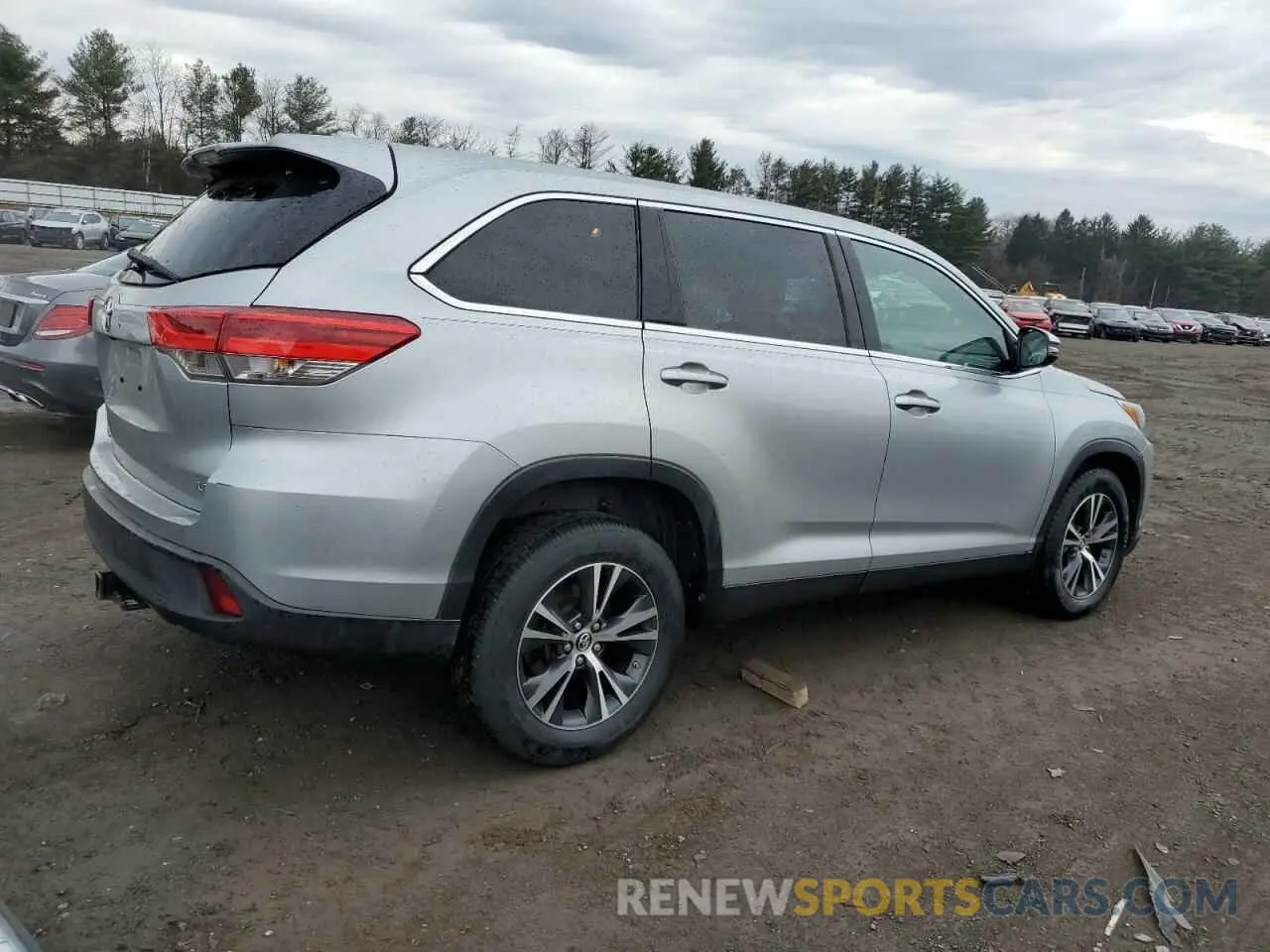 3 fotografías del automóvil dañado 5TDZZRFH0KS351764 TOYOTA HIGHLANDER 2019