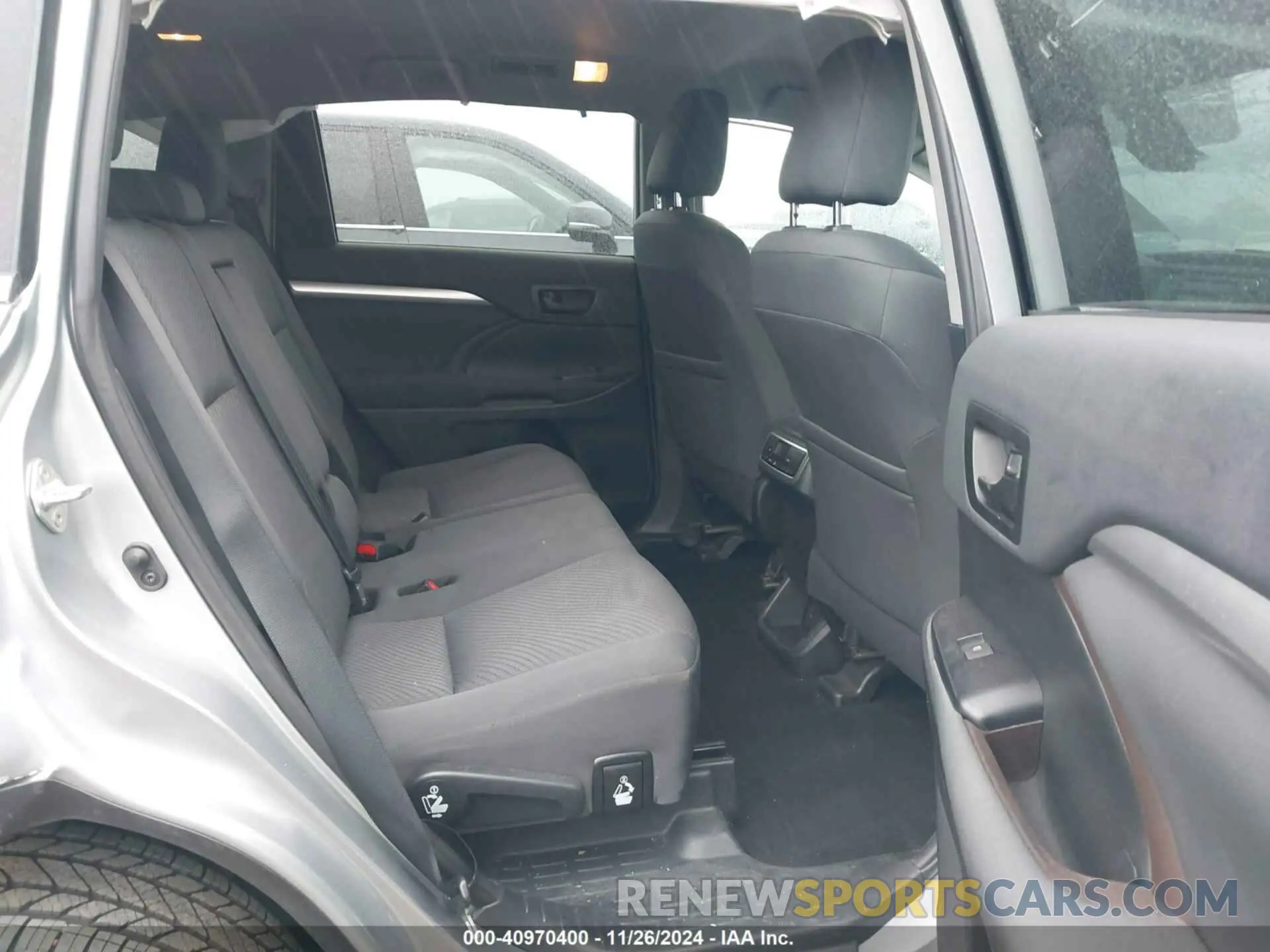 8 fotografías del automóvil dañado 5TDZZRFH0KS361985 TOYOTA HIGHLANDER 2019