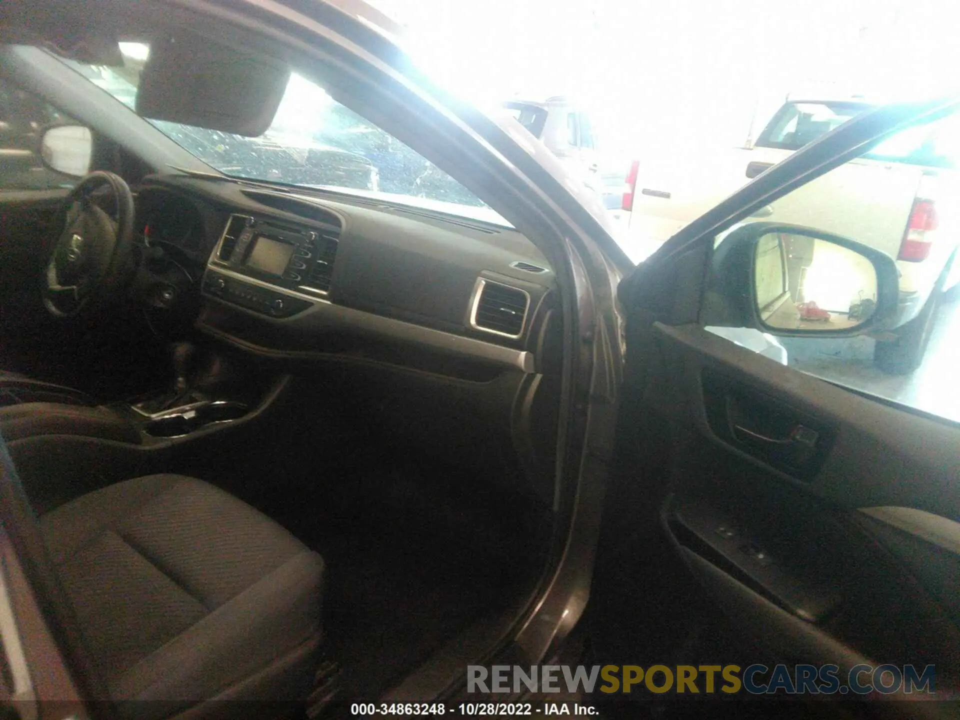 5 fotografías del automóvil dañado 5TDZZRFH0KS364174 TOYOTA HIGHLANDER 2019