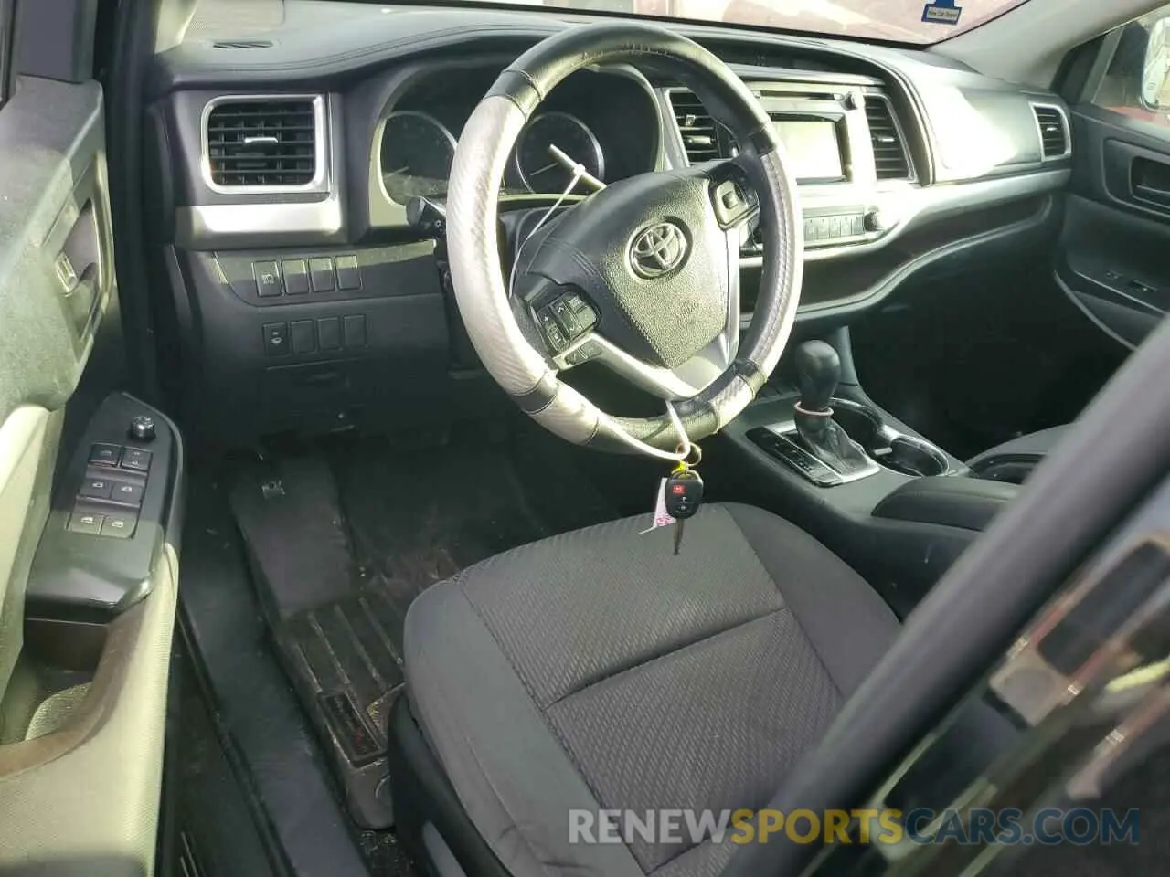8 fotografías del automóvil dañado 5TDZZRFH1KS291963 TOYOTA HIGHLANDER 2019