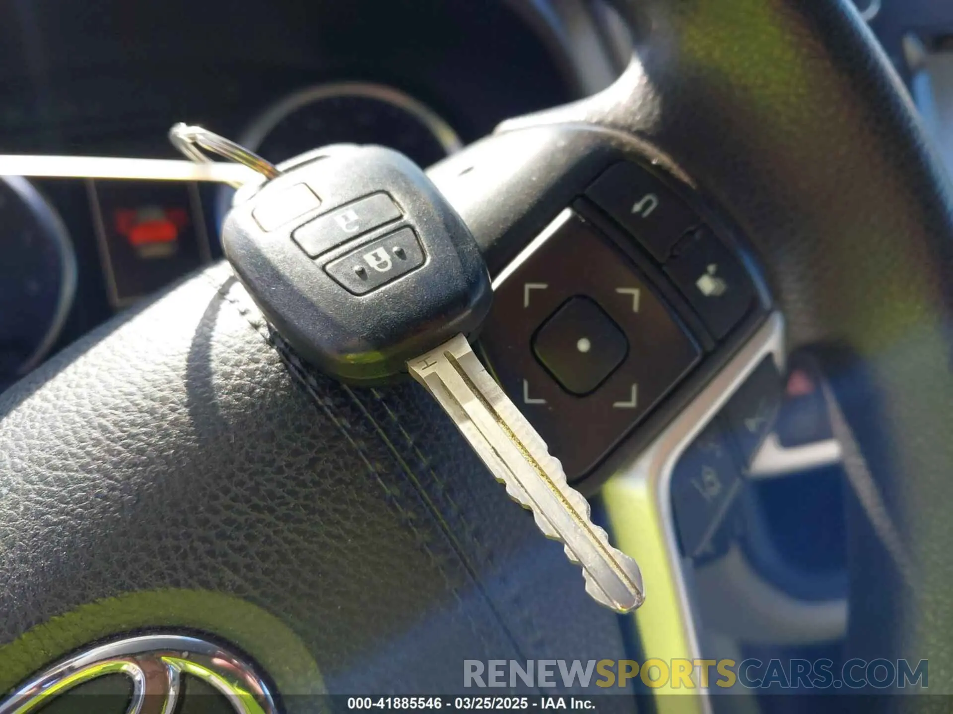 11 fotografías del automóvil dañado 5TDZZRFH1KS347352 TOYOTA HIGHLANDER 2019