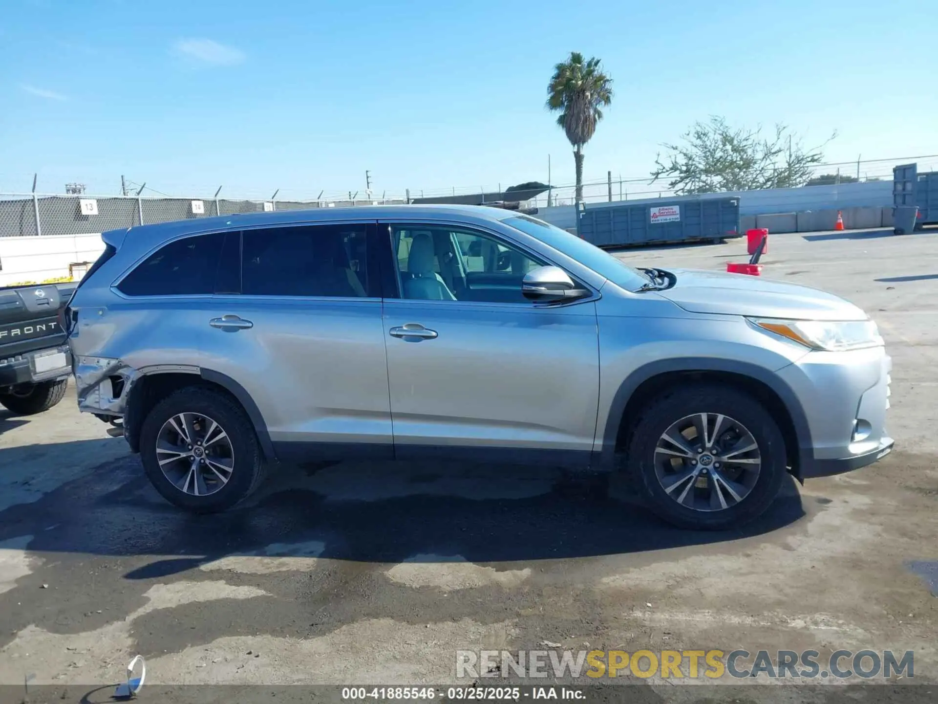 14 fotografías del automóvil dañado 5TDZZRFH1KS347352 TOYOTA HIGHLANDER 2019