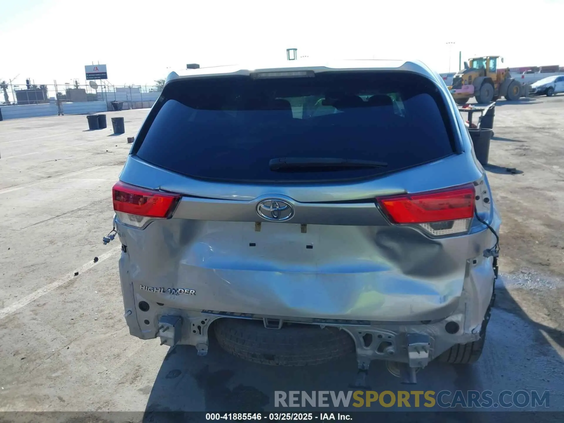 17 fotografías del automóvil dañado 5TDZZRFH1KS347352 TOYOTA HIGHLANDER 2019