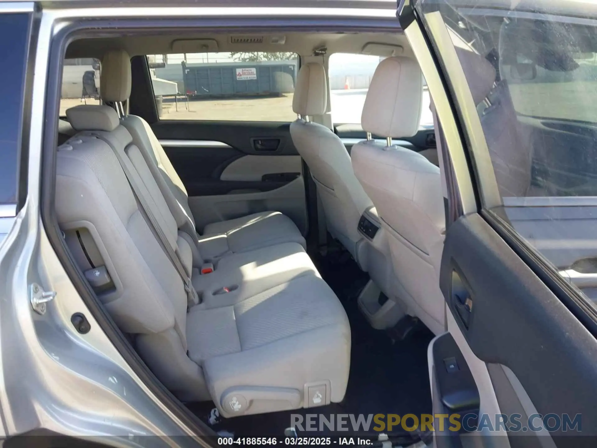 8 fotografías del automóvil dañado 5TDZZRFH1KS347352 TOYOTA HIGHLANDER 2019