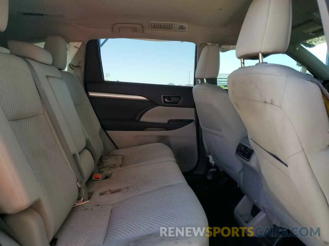 10 fotografías del automóvil dañado 5TDZZRFH1KS367536 TOYOTA HIGHLANDER 2019