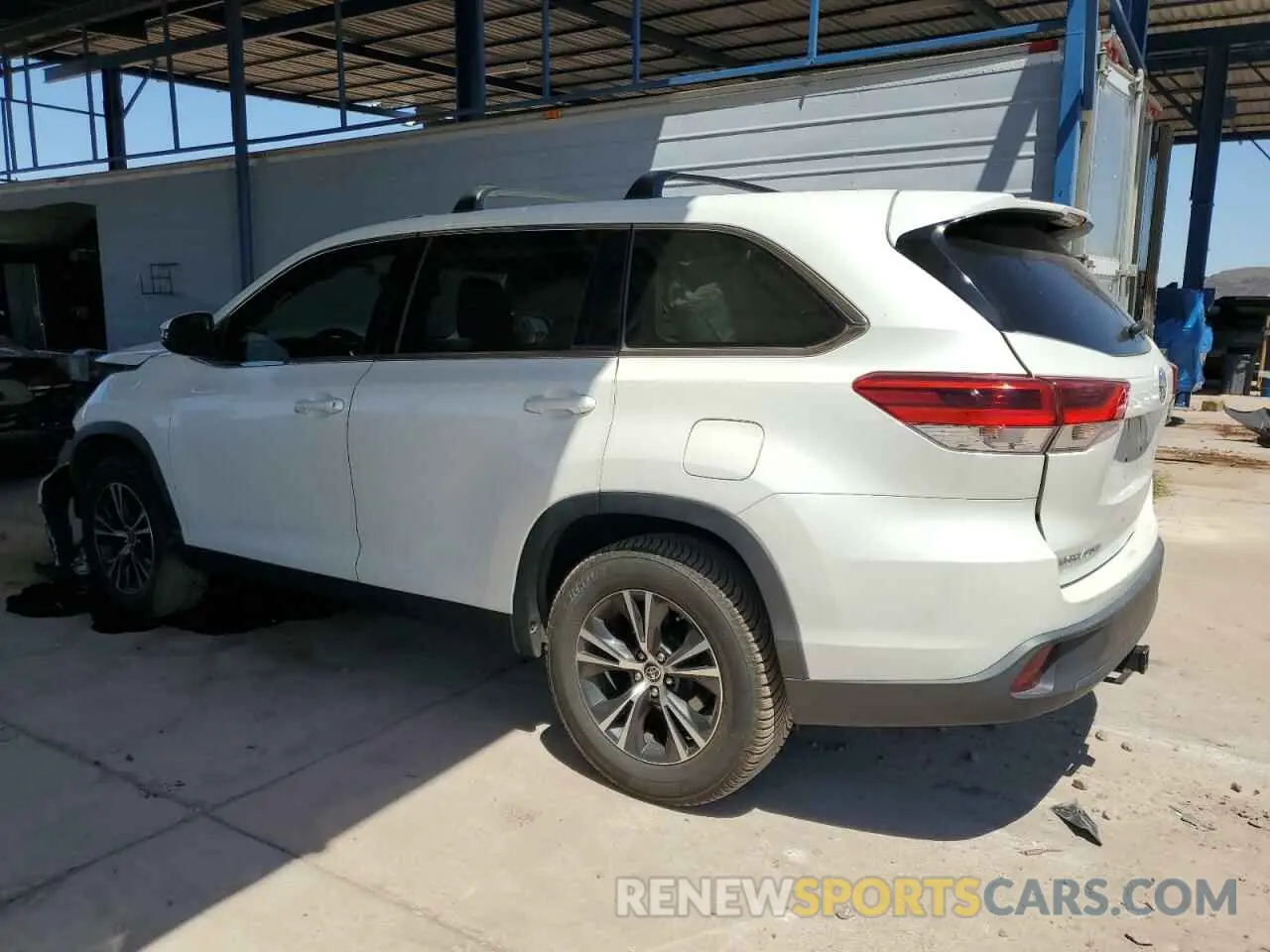 2 fotografías del automóvil dañado 5TDZZRFH1KS367536 TOYOTA HIGHLANDER 2019