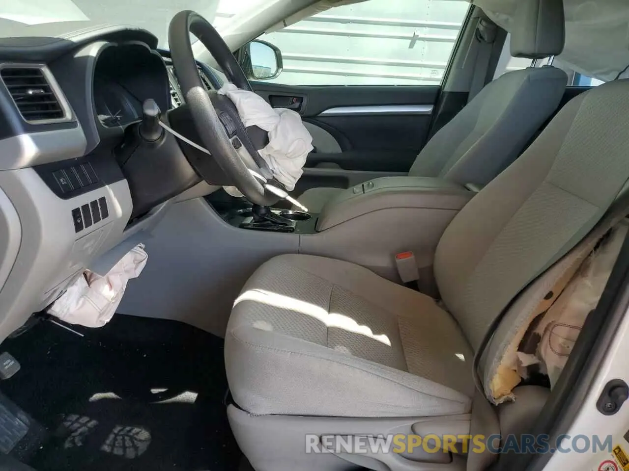 7 fotografías del automóvil dañado 5TDZZRFH1KS367536 TOYOTA HIGHLANDER 2019