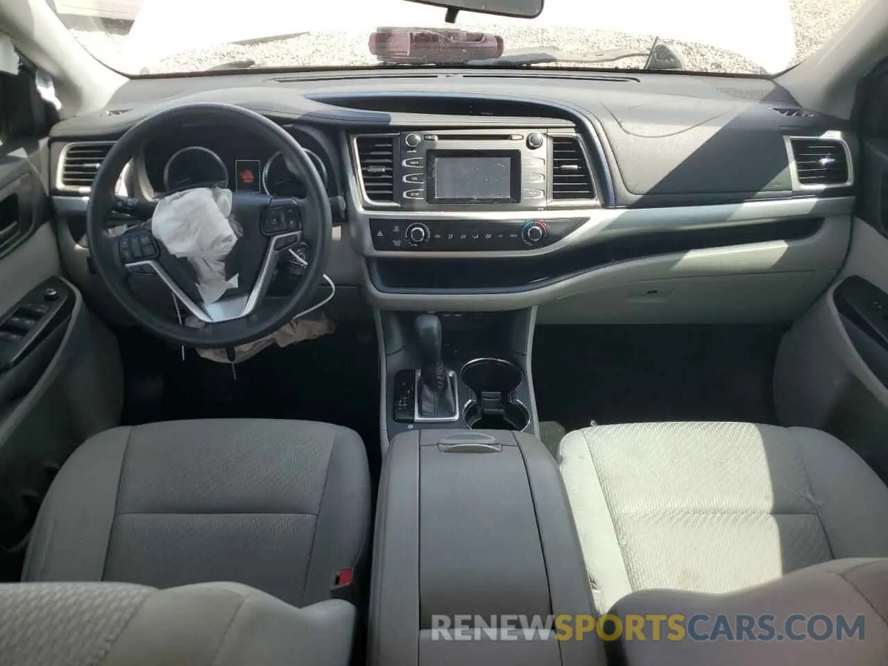 8 fotografías del automóvil dañado 5TDZZRFH1KS367536 TOYOTA HIGHLANDER 2019