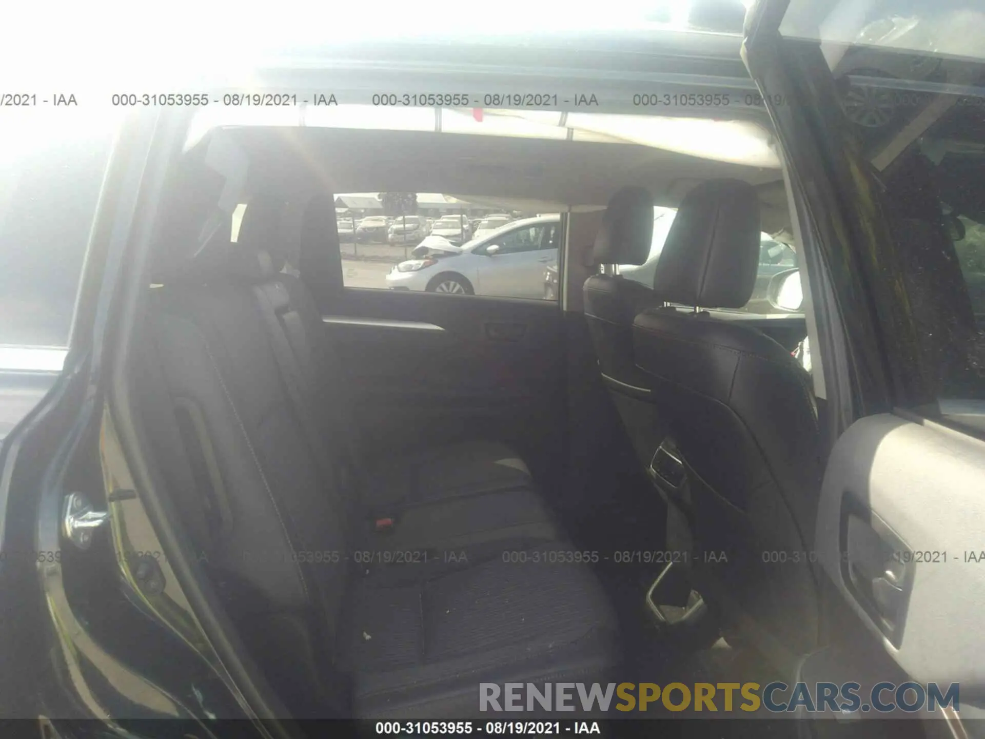8 fotografías del automóvil dañado 5TDZZRFH1KS368623 TOYOTA HIGHLANDER 2019
