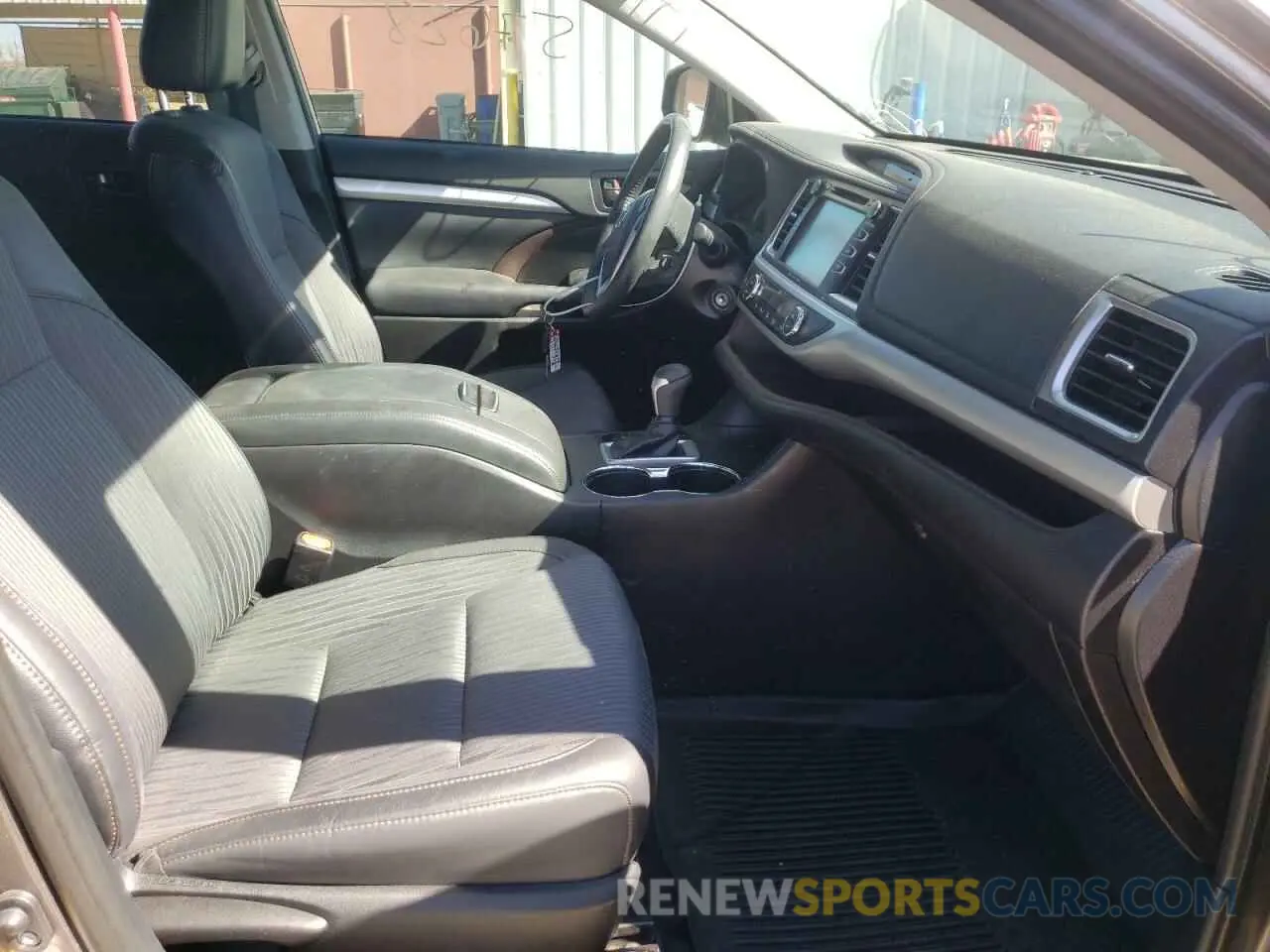 5 fotografías del automóvil dañado 5TDZZRFH2KS293222 TOYOTA HIGHLANDER 2019