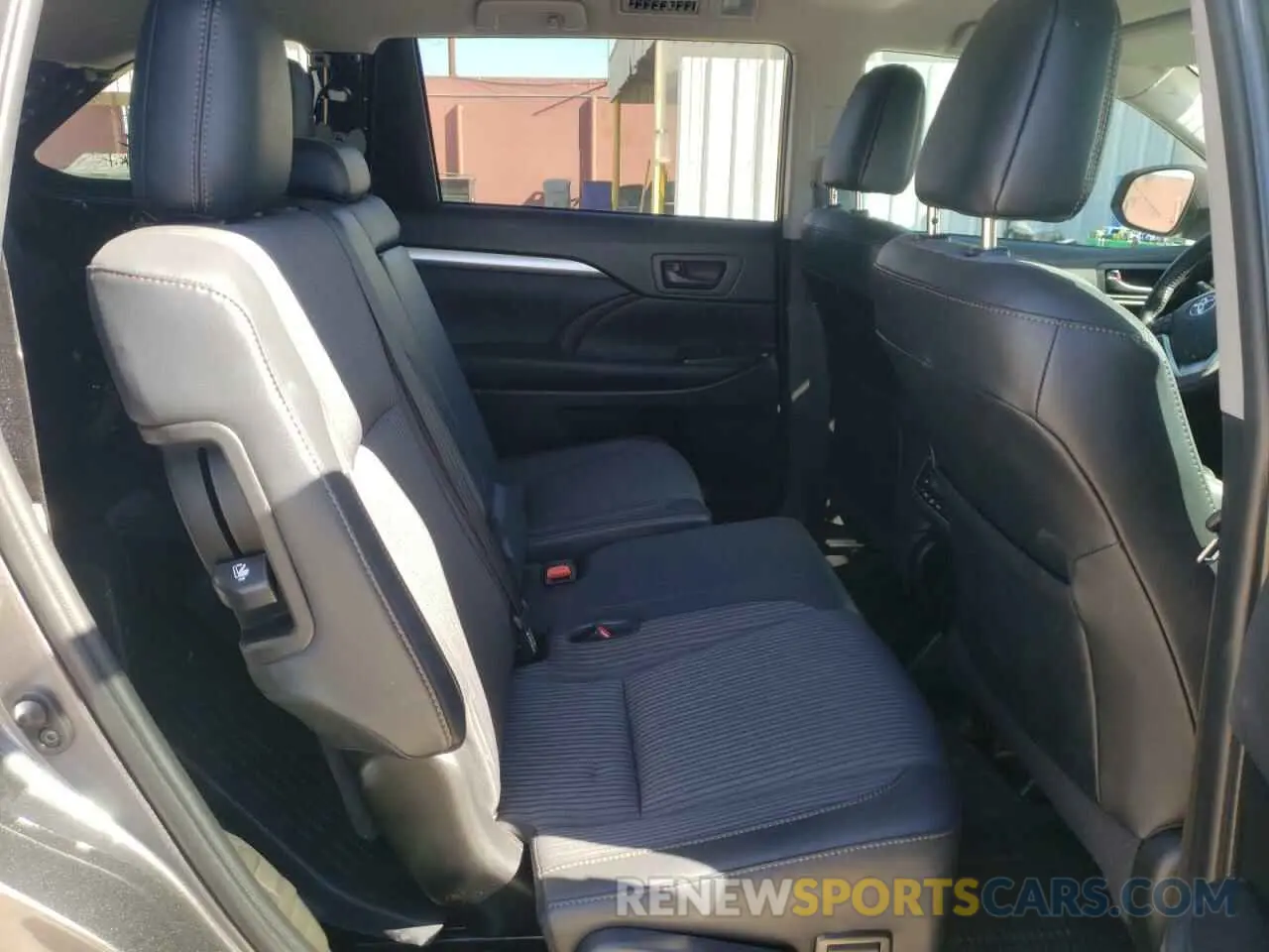 6 fotografías del automóvil dañado 5TDZZRFH2KS293222 TOYOTA HIGHLANDER 2019
