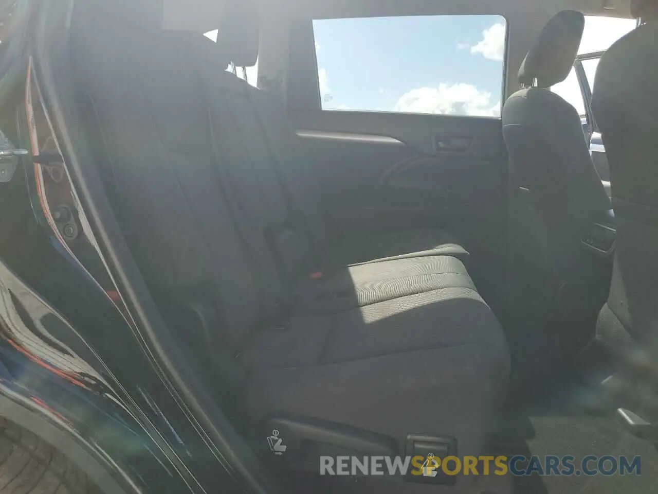 11 fotografías del automóvil dañado 5TDZZRFH2KS321147 TOYOTA HIGHLANDER 2019