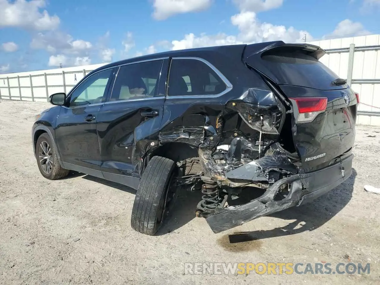 2 fotografías del automóvil dañado 5TDZZRFH2KS321147 TOYOTA HIGHLANDER 2019