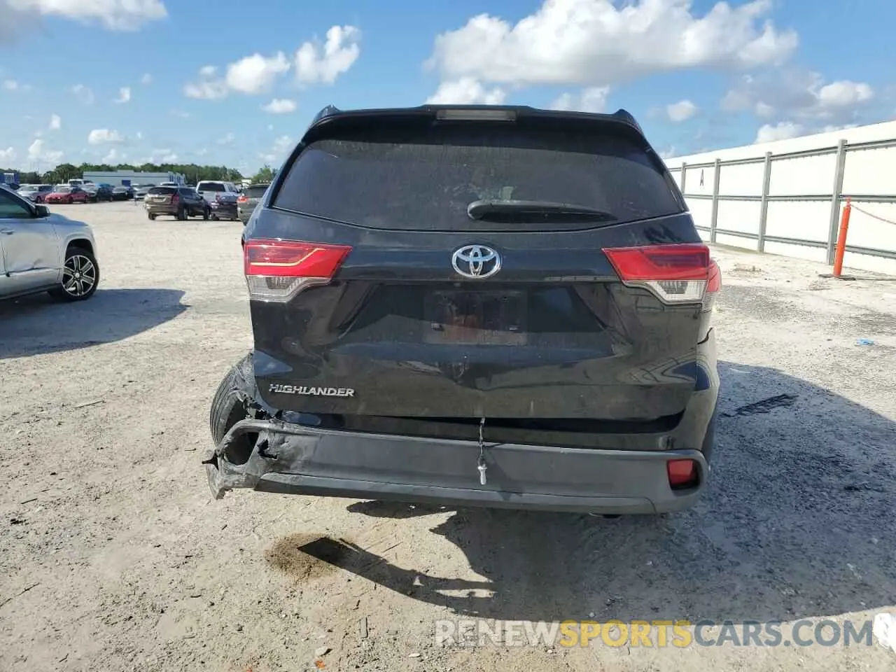 6 fotografías del automóvil dañado 5TDZZRFH2KS321147 TOYOTA HIGHLANDER 2019