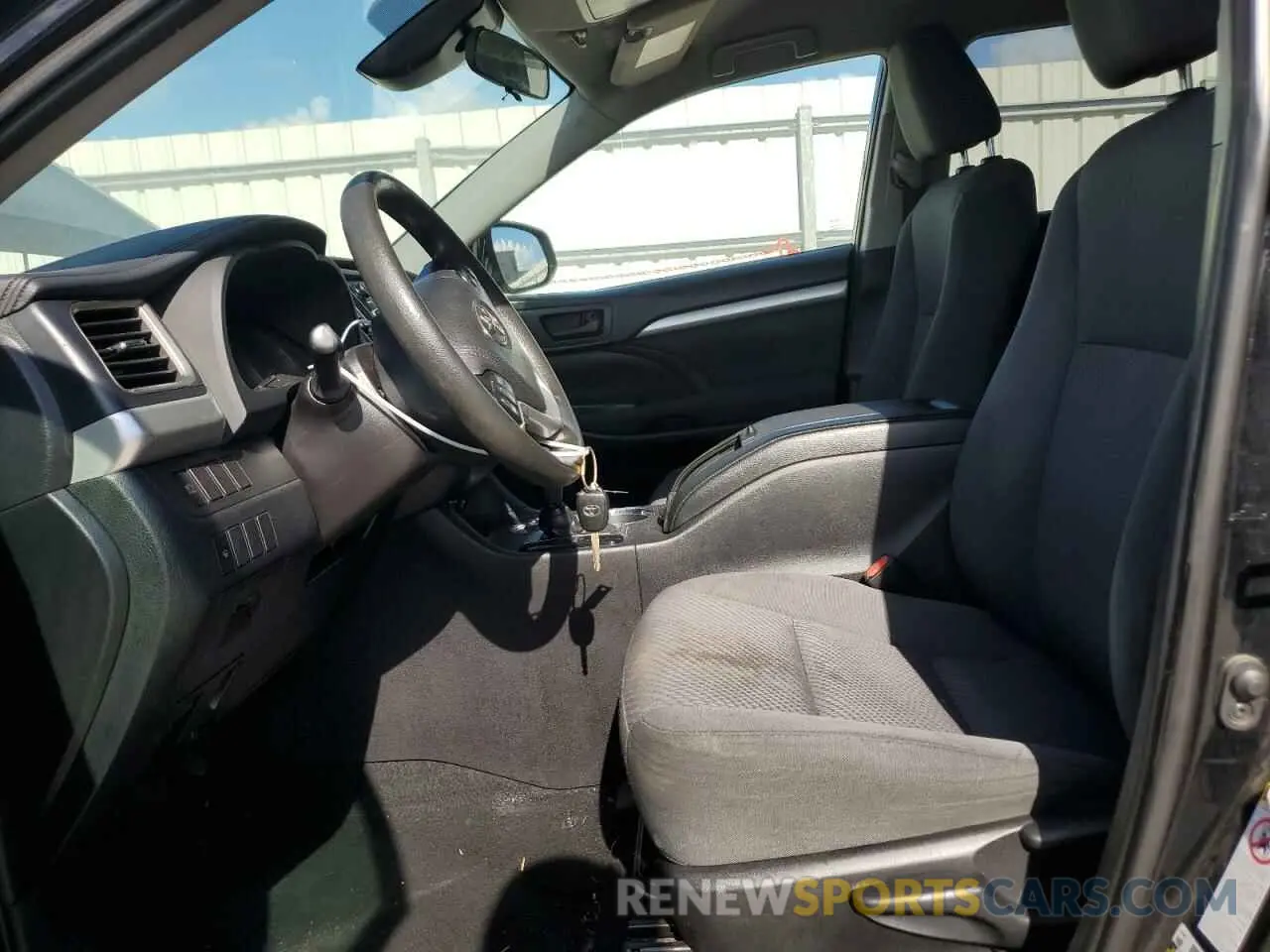 7 fotografías del automóvil dañado 5TDZZRFH2KS321147 TOYOTA HIGHLANDER 2019