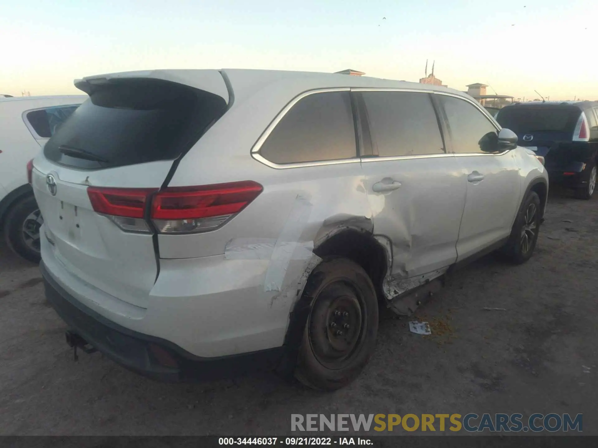4 fotografías del automóvil dañado 5TDZZRFH2KS330219 TOYOTA HIGHLANDER 2019