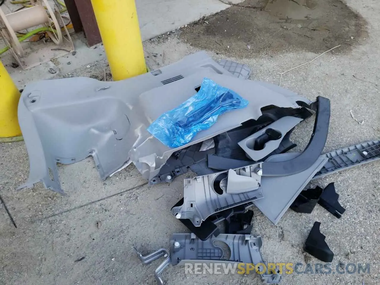 9 fotografías del automóvil dañado 5TDZZRFH3KS358417 TOYOTA HIGHLANDER 2019