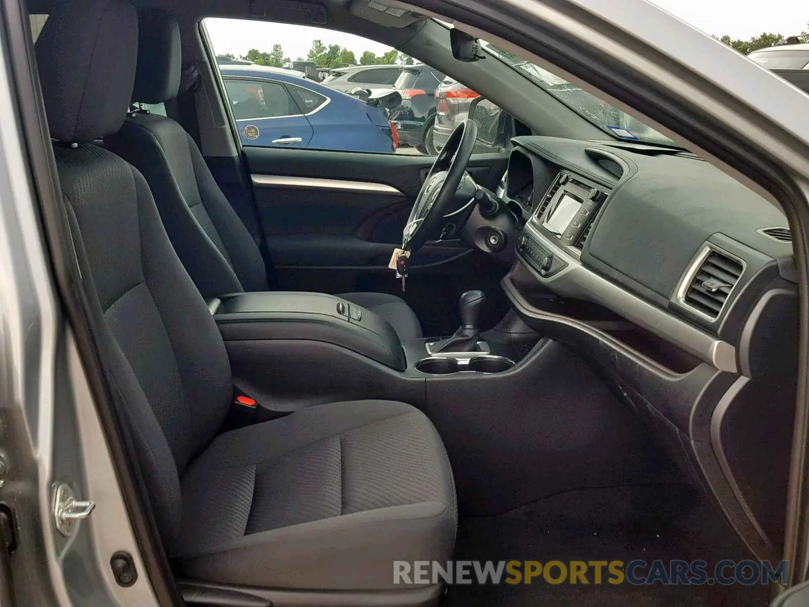 5 fotografías del automóvil dañado 5TDZZRFH4KS291309 TOYOTA HIGHLANDER 2019