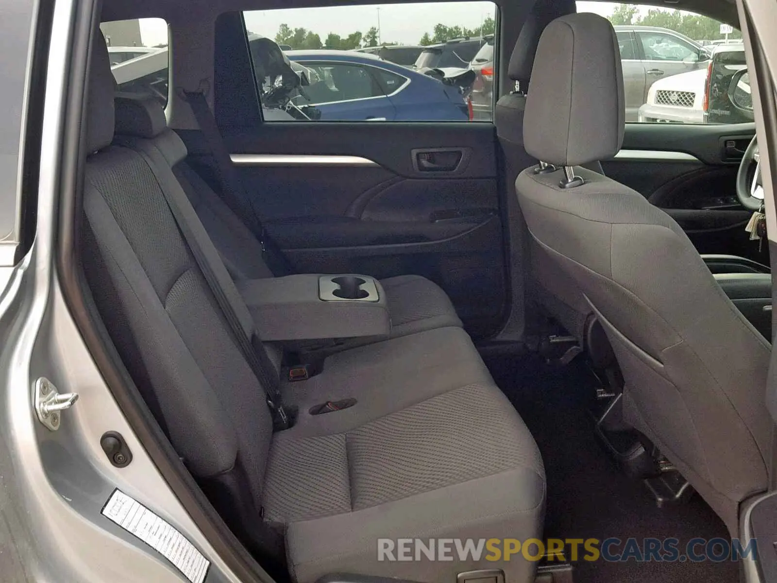 6 fotografías del automóvil dañado 5TDZZRFH4KS291309 TOYOTA HIGHLANDER 2019