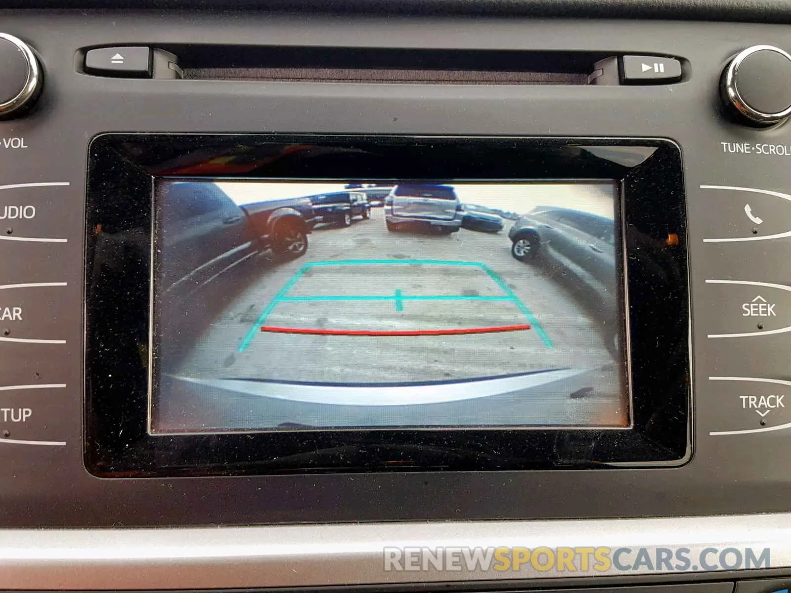 9 fotografías del automóvil dañado 5TDZZRFH4KS291309 TOYOTA HIGHLANDER 2019