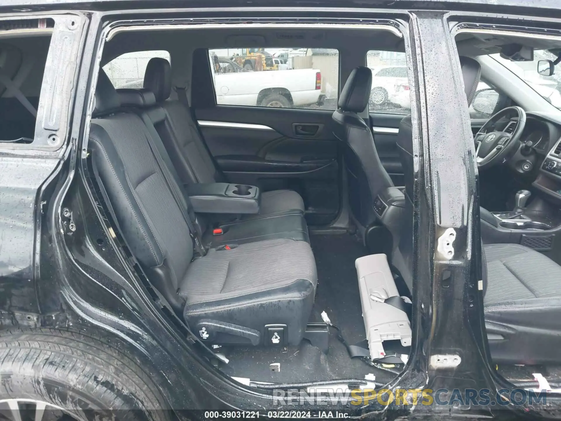 8 fotografías del automóvil dañado 5TDZZRFH4KS293755 TOYOTA HIGHLANDER 2019