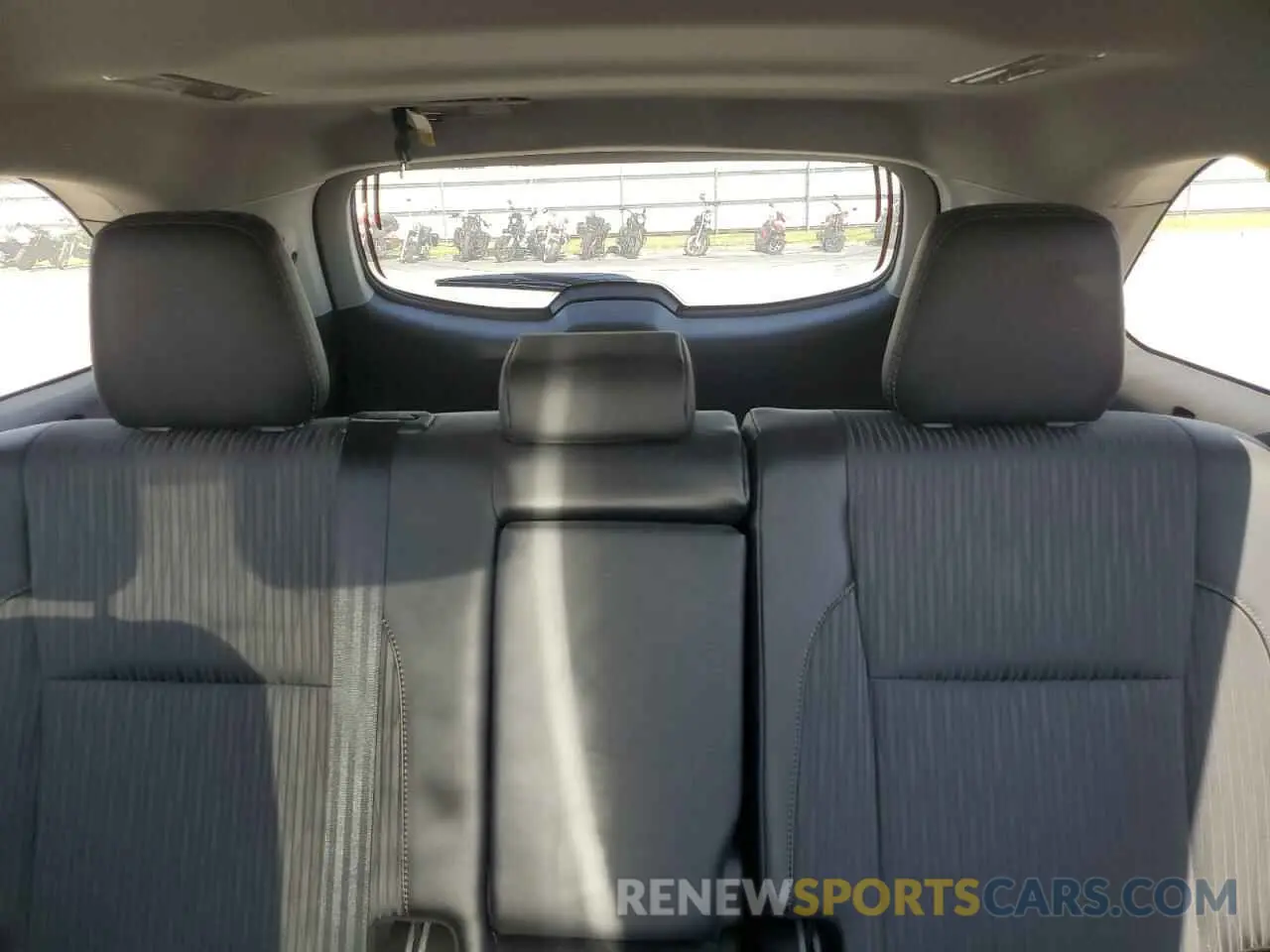 10 fotografías del automóvil dañado 5TDZZRFH4KS305161 TOYOTA HIGHLANDER 2019