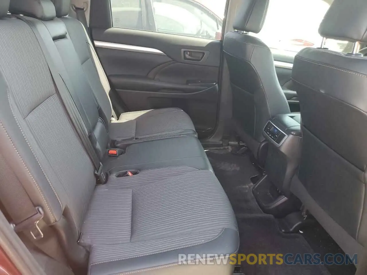 11 fotografías del automóvil dañado 5TDZZRFH4KS305161 TOYOTA HIGHLANDER 2019