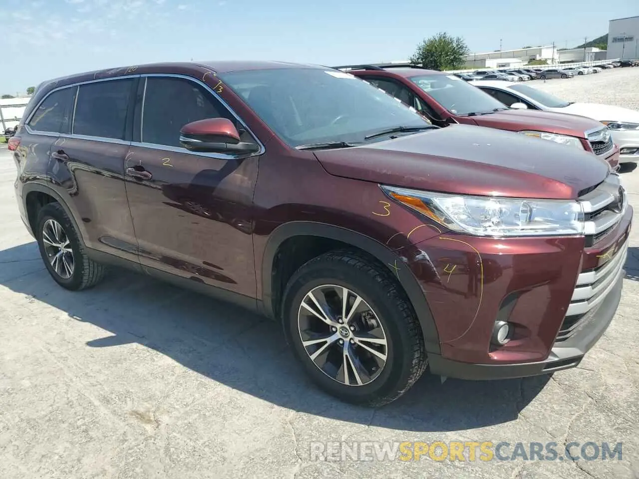 4 fotografías del automóvil dañado 5TDZZRFH4KS305161 TOYOTA HIGHLANDER 2019