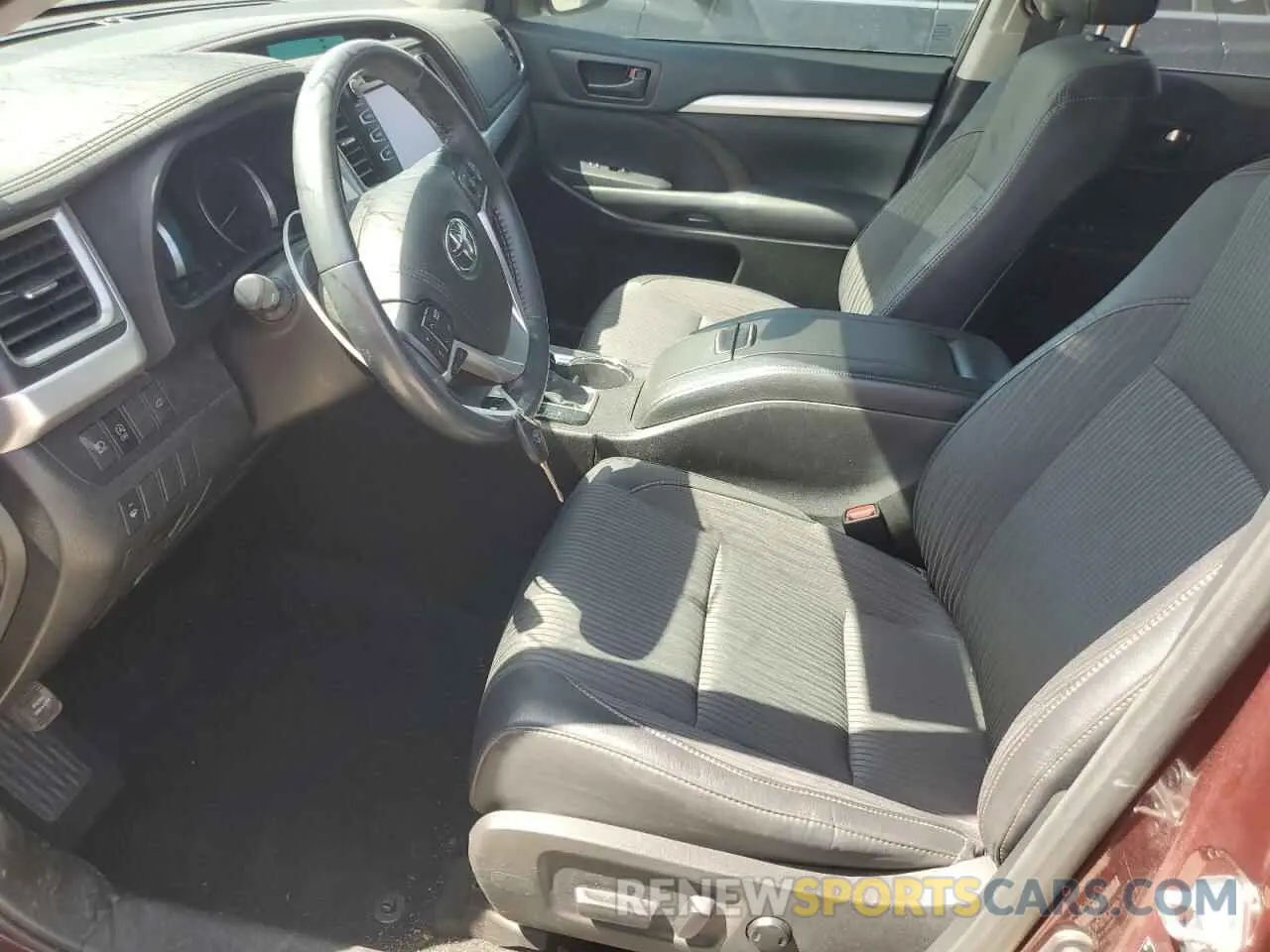 7 fotografías del automóvil dañado 5TDZZRFH4KS305161 TOYOTA HIGHLANDER 2019