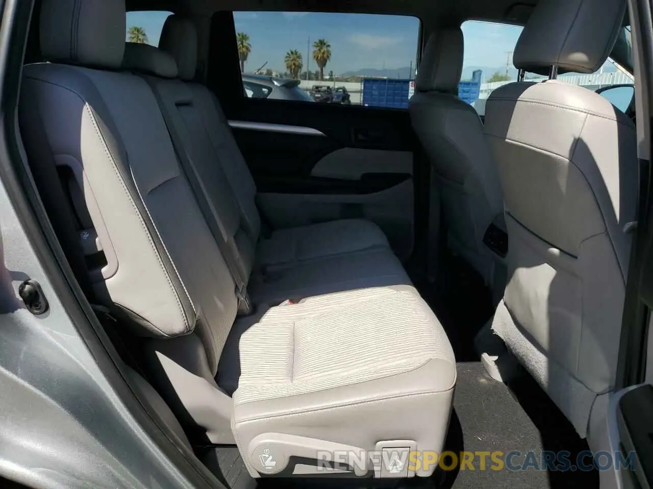 11 fotografías del automóvil dañado 5TDZZRFH4KS309002 TOYOTA HIGHLANDER 2019