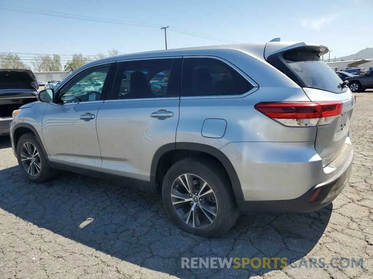 2 fotografías del automóvil dañado 5TDZZRFH4KS309002 TOYOTA HIGHLANDER 2019