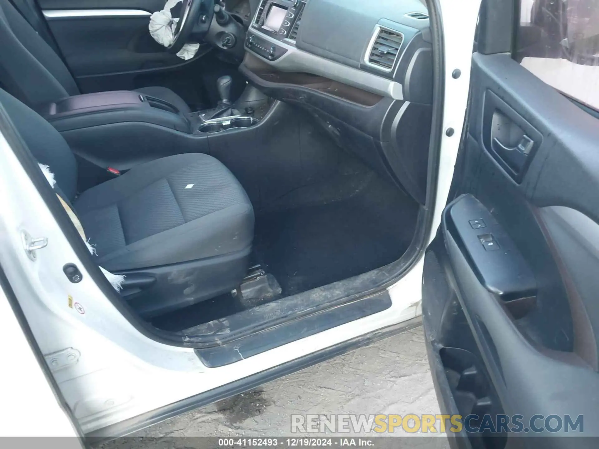 5 fotografías del automóvil dañado 5TDZZRFH4KS313051 TOYOTA HIGHLANDER 2019