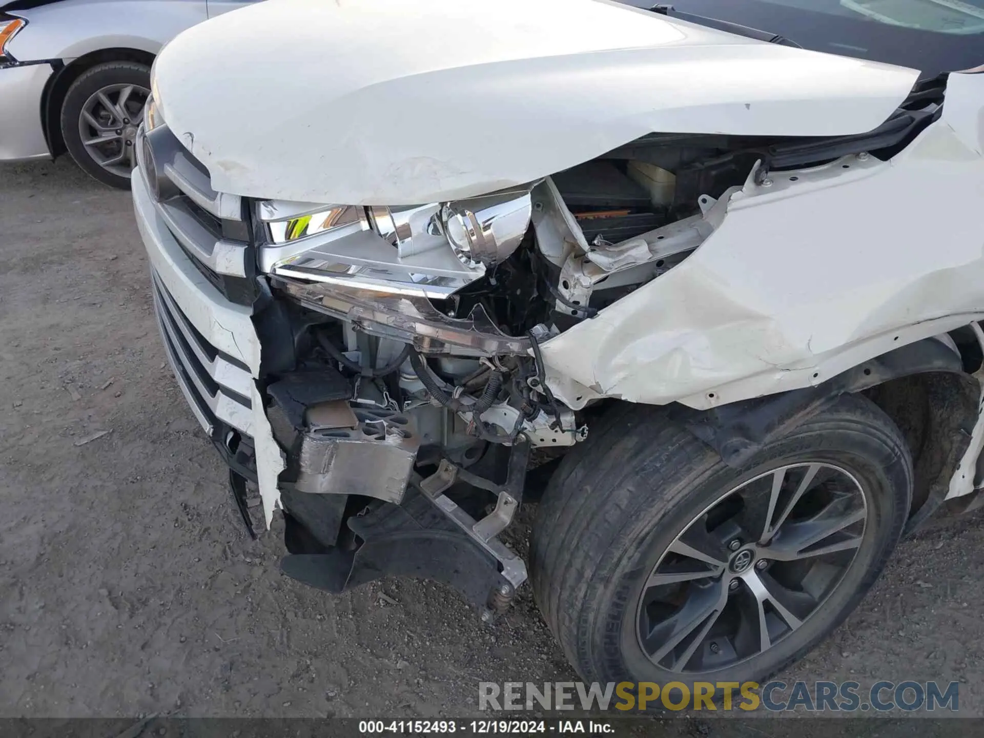 6 fotografías del automóvil dañado 5TDZZRFH4KS313051 TOYOTA HIGHLANDER 2019