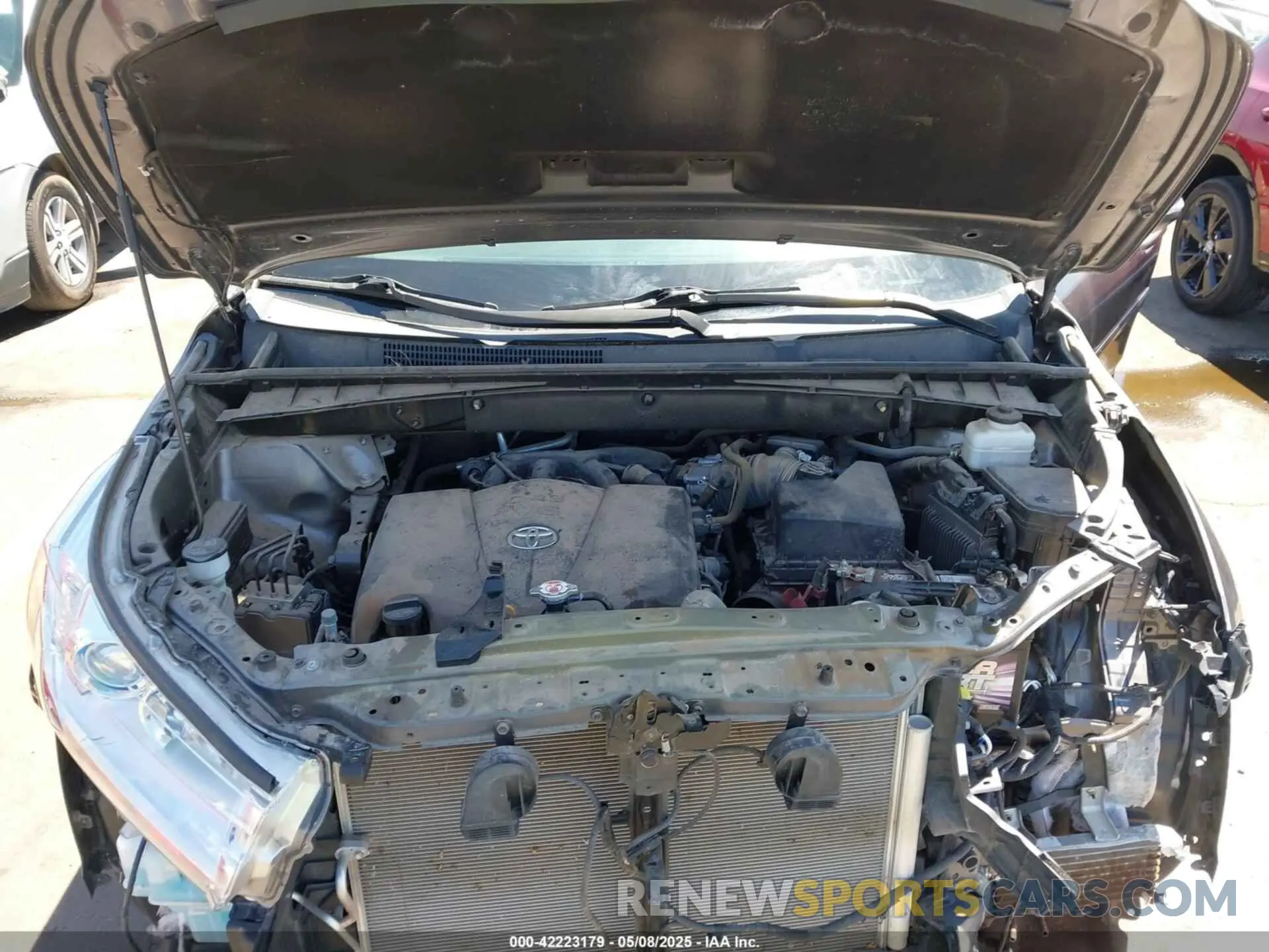 10 fotografías del automóvil dañado 5TDZZRFH4KS335955 TOYOTA HIGHLANDER 2019