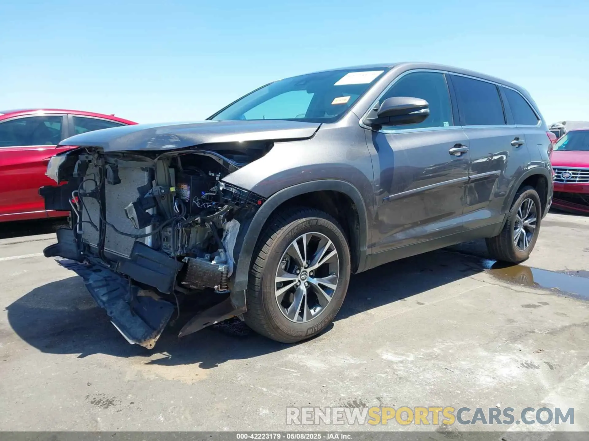 2 fotografías del automóvil dañado 5TDZZRFH4KS335955 TOYOTA HIGHLANDER 2019