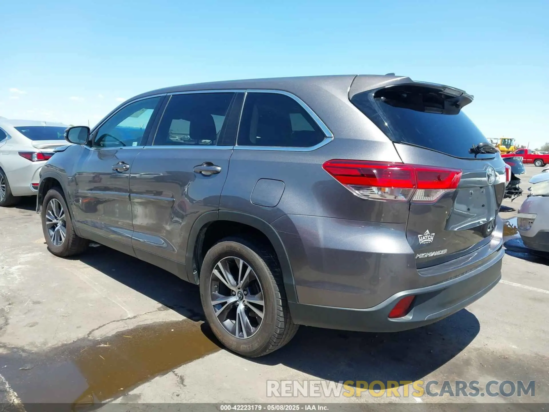 3 fotografías del automóvil dañado 5TDZZRFH4KS335955 TOYOTA HIGHLANDER 2019