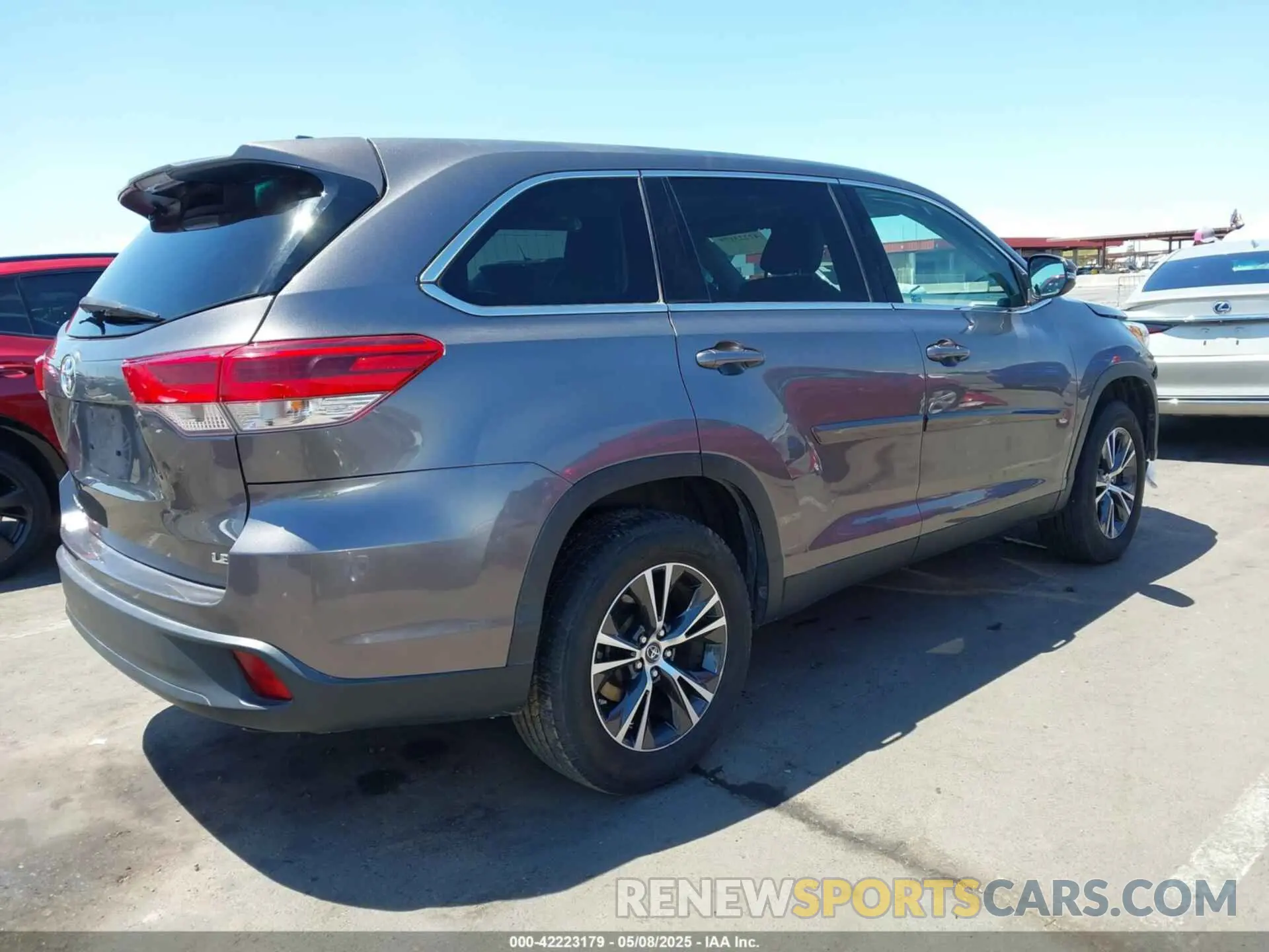 4 fotografías del automóvil dañado 5TDZZRFH4KS335955 TOYOTA HIGHLANDER 2019