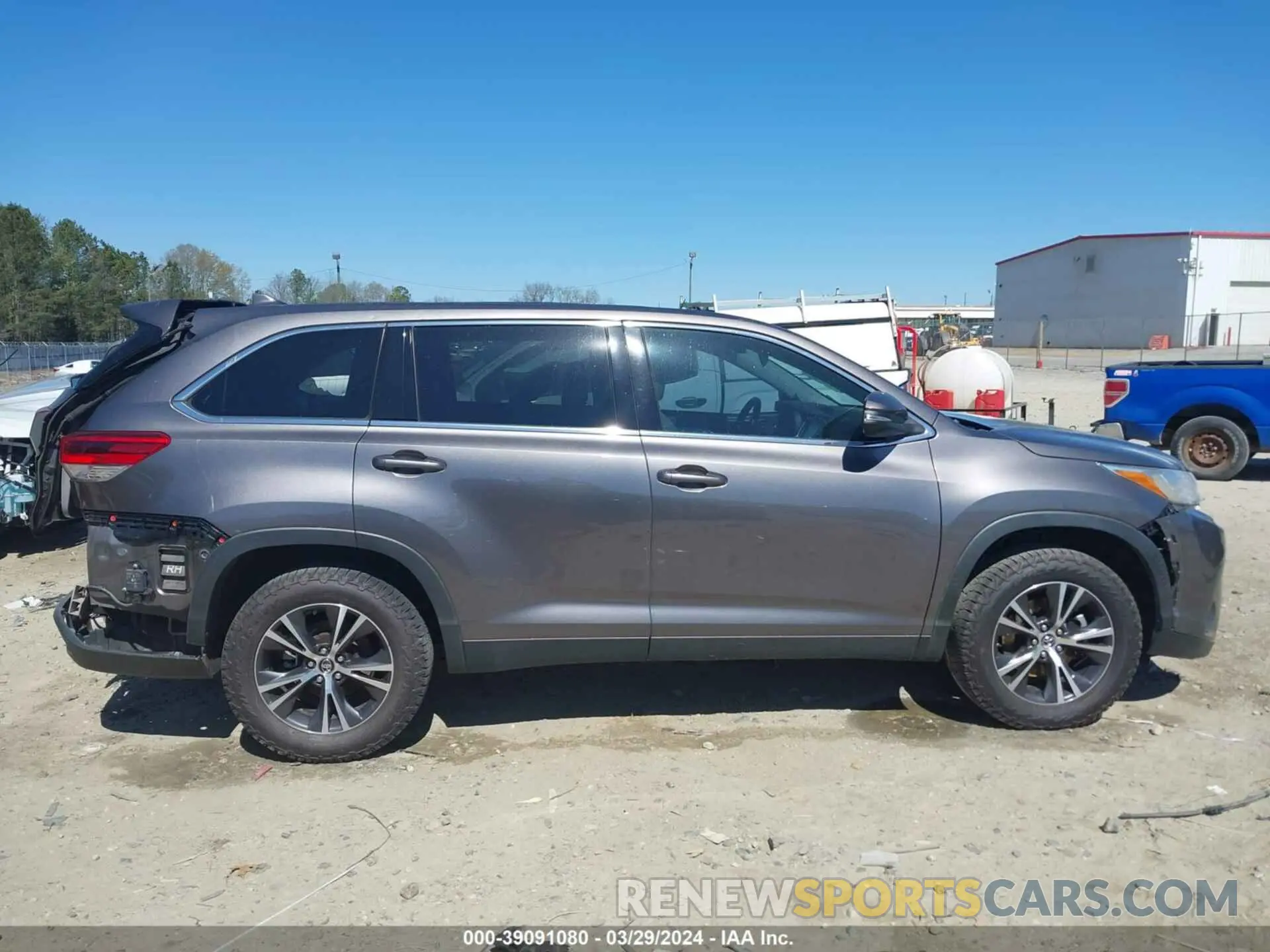 13 fotografías del automóvil dañado 5TDZZRFH4KS336359 TOYOTA HIGHLANDER 2019