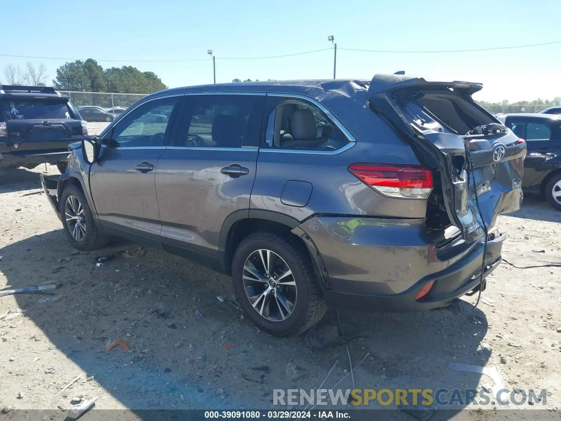 3 fotografías del automóvil dañado 5TDZZRFH4KS336359 TOYOTA HIGHLANDER 2019