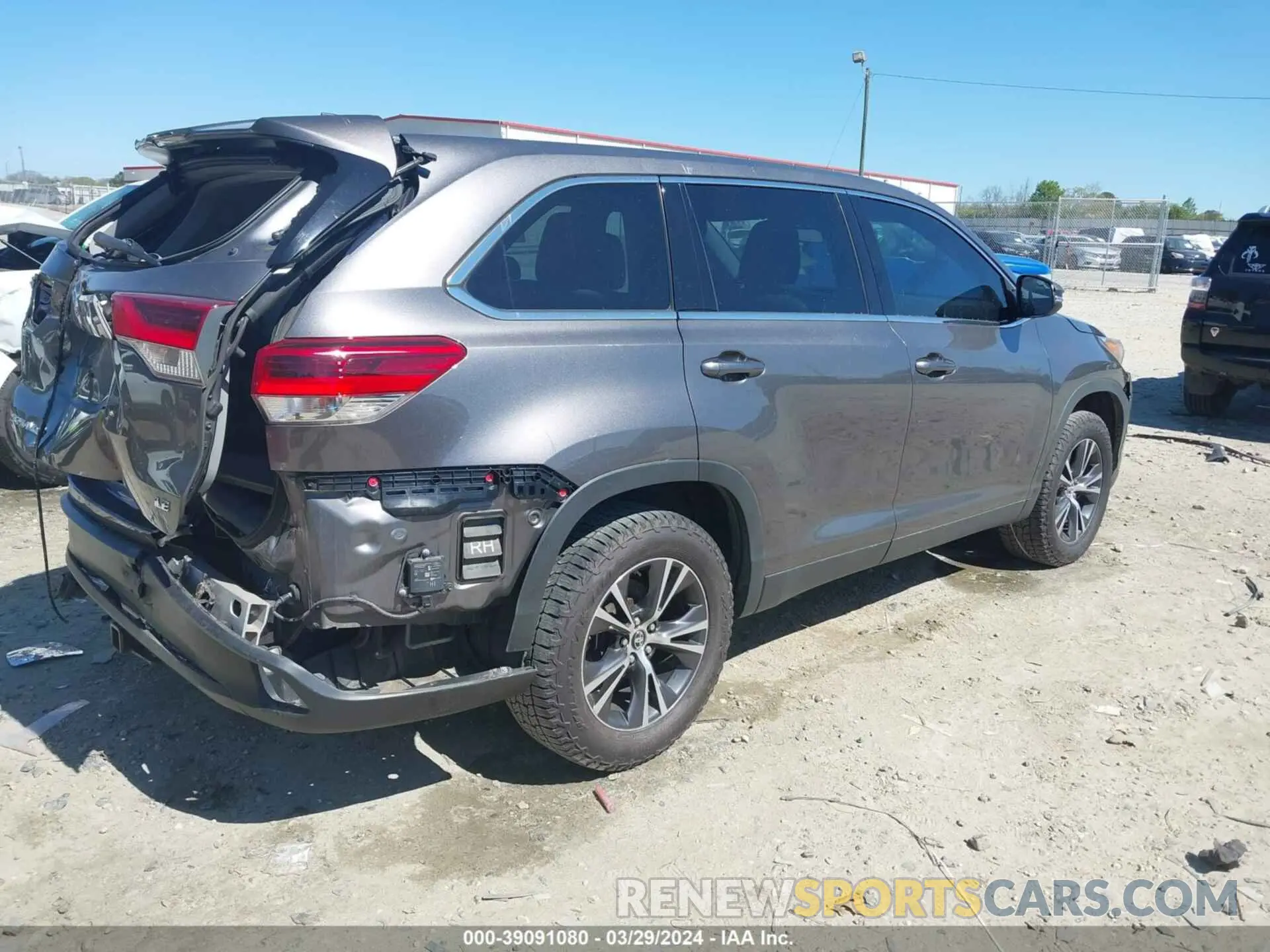 4 fotografías del automóvil dañado 5TDZZRFH4KS336359 TOYOTA HIGHLANDER 2019